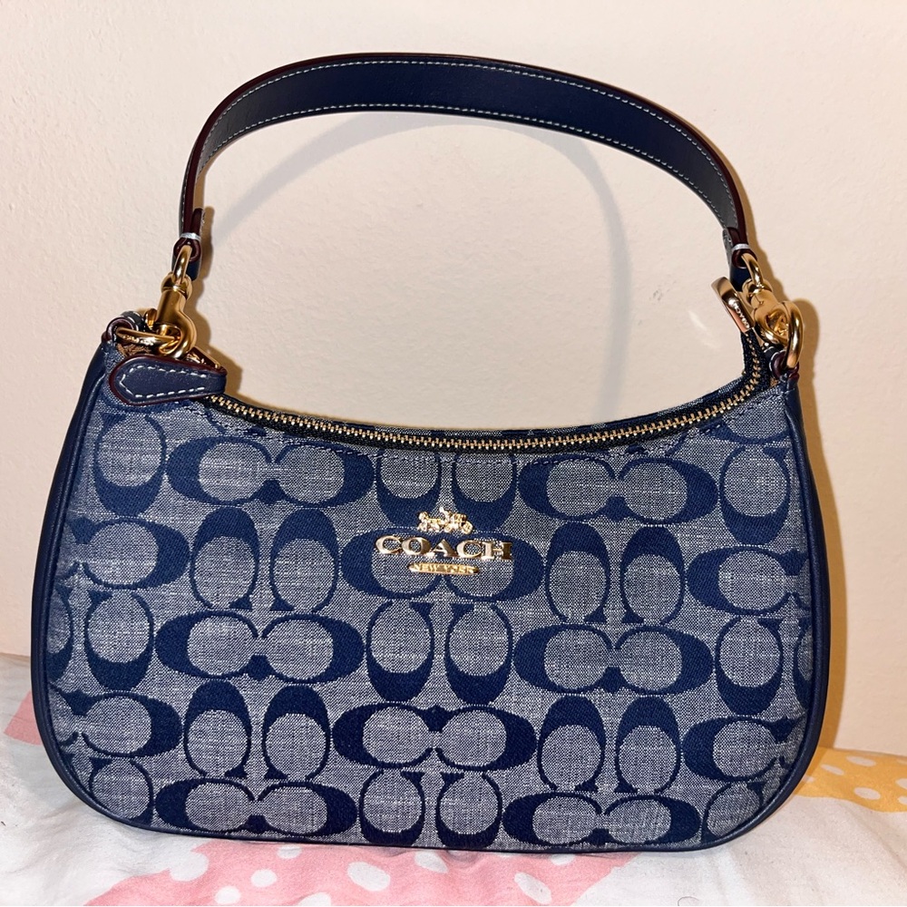 Terri Shoulder Bag in Signature Chambray